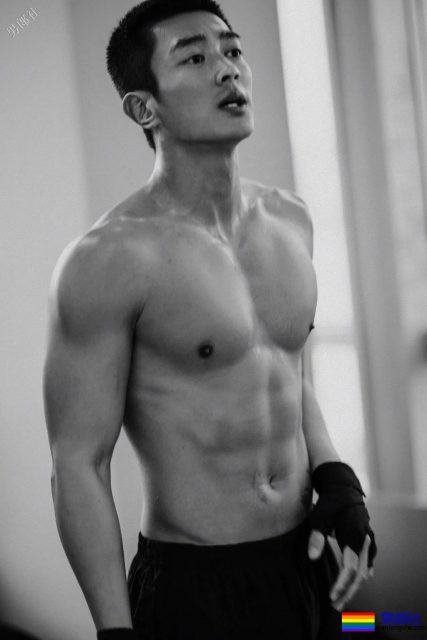 朱亚文欧豪李现齐穿飞行员制服，帅气肌肉硬汉超A超爷们! - 51虹马