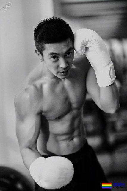 朱亚文欧豪李现齐穿飞行员制服，帅气肌肉硬汉超A超爷们! - 51虹马