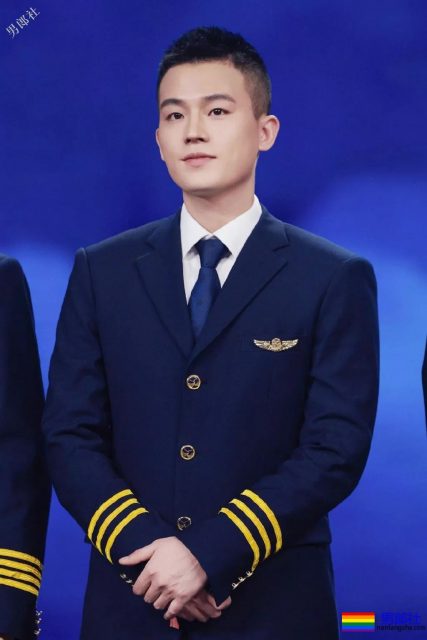 朱亚文欧豪李现齐穿飞行员制服，帅气肌肉硬汉超A超爷们! - 51虹马