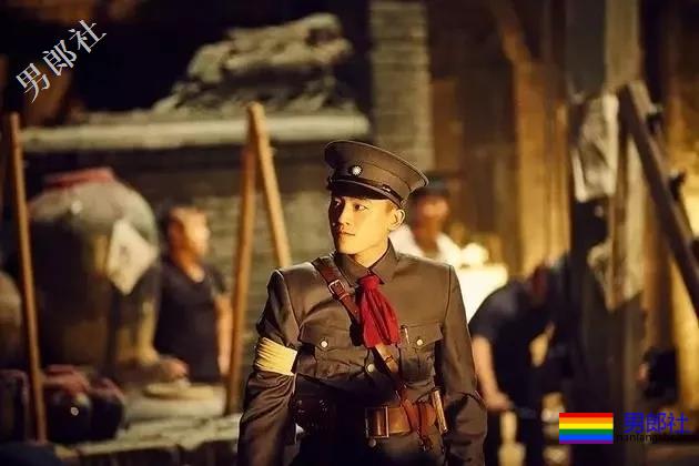 朱亚文欧豪李现齐穿飞行员制服，帅气肌肉硬汉超A超爷们! - 51虹马