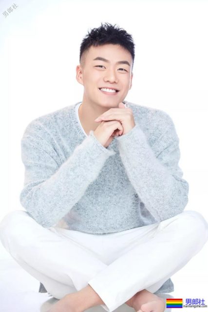 朱亚文欧豪李现齐穿飞行员制服，帅气肌肉硬汉超A超爷们! - 51虹马