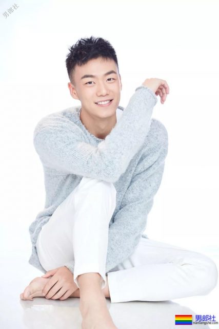 朱亚文欧豪李现齐穿飞行员制服，帅气肌肉硬汉超A超爷们! - 51虹马