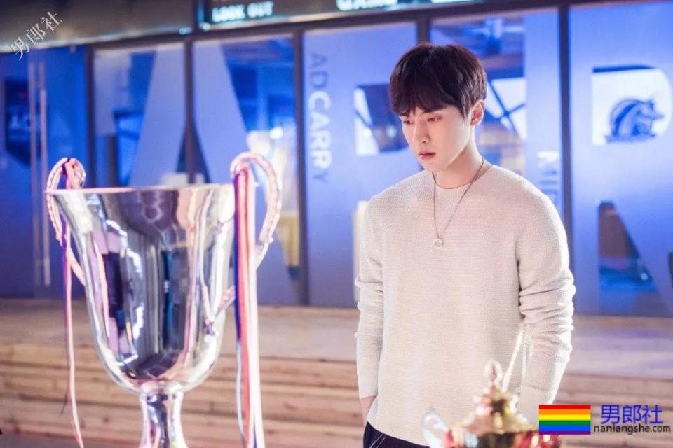 八块腹肌小狼狗靠腐剧爆红,新剧又秀兄弟情,这位大长腿帅哥你pick吗? - 51虹马 八块腹肌小狼狗靠腐剧爆红,新剧又秀兄弟情,这位大长腿帅哥你pick吗? - 51虹马