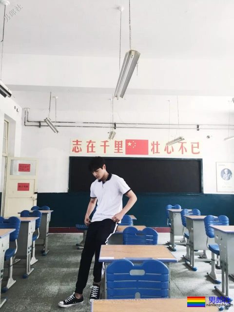 八块腹肌小狼狗靠腐剧爆红,新剧又秀兄弟情,这位大长腿帅哥你pick吗? - 51虹马 八块腹肌小狼狗靠腐剧爆红,新剧又秀兄弟情,这位大长腿帅哥你pick吗? - 51虹马