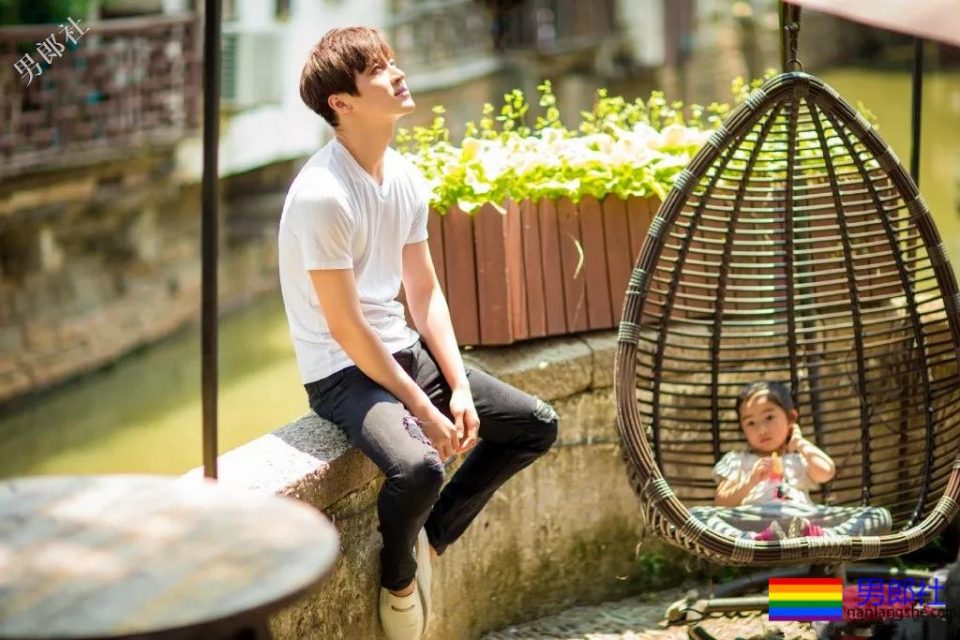 八块腹肌小狼狗靠腐剧爆红,新剧又秀兄弟情,这位大长腿帅哥你pick吗? - 51虹马 八块腹肌小狼狗靠腐剧爆红,新剧又秀兄弟情,这位大长腿帅哥你pick吗? - 51虹马