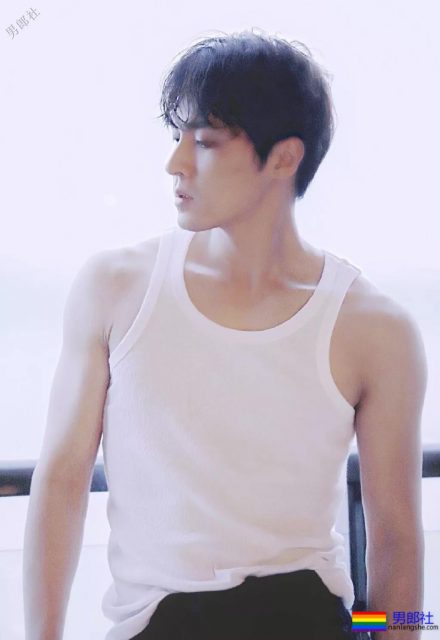 八块腹肌小狼狗靠腐剧爆红,新剧又秀兄弟情,这位大长腿帅哥你pick吗? - 51虹马 八块腹肌小狼狗靠腐剧爆红,新剧又秀兄弟情,这位大长腿帅哥你pick吗? - 51虹马