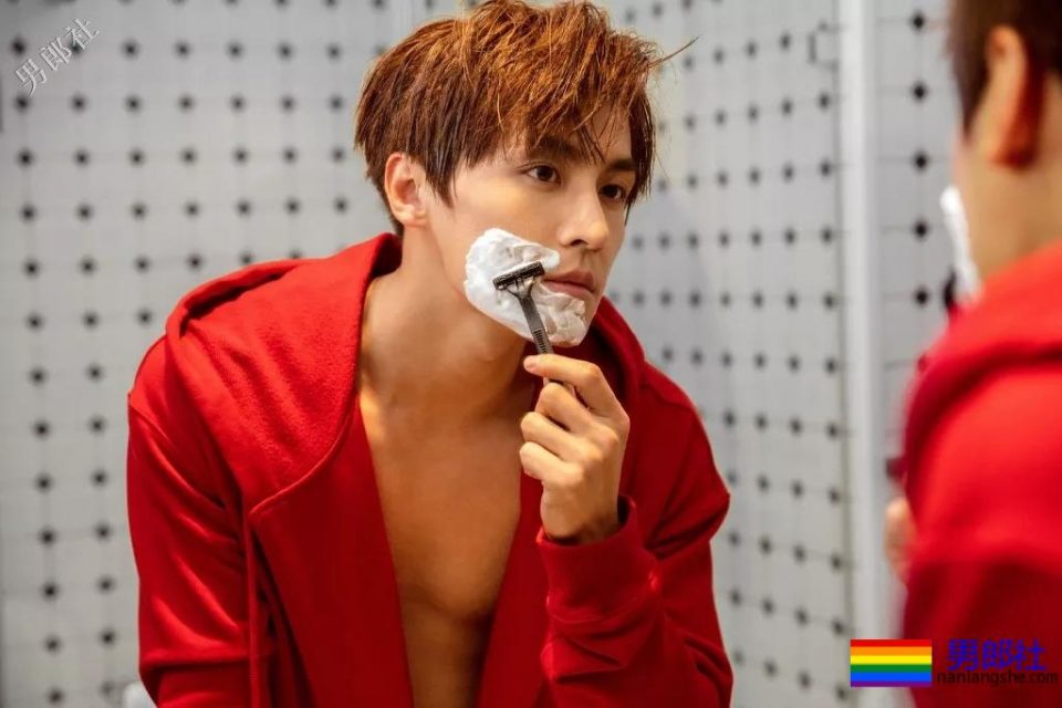 八块腹肌小狼狗靠腐剧爆红,新剧又秀兄弟情,这位大长腿帅哥你pick吗? - 51虹马 八块腹肌小狼狗靠腐剧爆红,新剧又秀兄弟情,这位大长腿帅哥你pick吗? - 51虹马