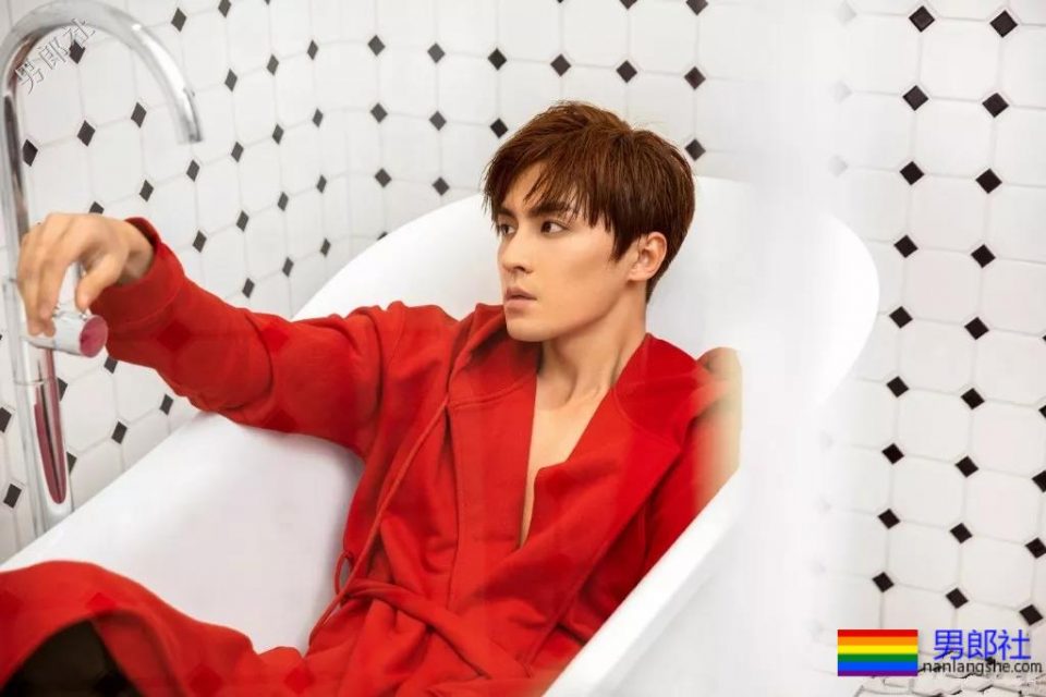 八块腹肌小狼狗靠腐剧爆红,新剧又秀兄弟情,这位大长腿帅哥你pick吗? - 51虹马 八块腹肌小狼狗靠腐剧爆红,新剧又秀兄弟情,这位大长腿帅哥你pick吗? - 51虹马