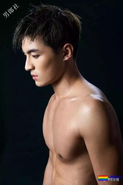 八块腹肌小狼狗靠腐剧爆红,新剧又秀兄弟情,这位大长腿帅哥你pick吗? - 51虹马 八块腹肌小狼狗靠腐剧爆红,新剧又秀兄弟情,这位大长腿帅哥你pick吗? - 51虹马