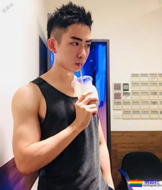 奶凶鲜肉毕业写真亮了,自曝对象数量谁会不可以? - 51虹马 奶凶鲜肉毕业写真亮了,自曝对象数量谁会不可以? - 51虹马