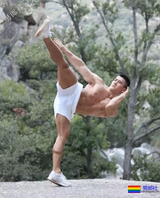 拳击选手前凸后翘，发挥男友力包包突出 - 51虹马