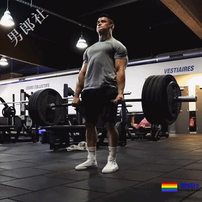 拳击选手前凸后翘，发挥男友力包包突出 - 51虹马