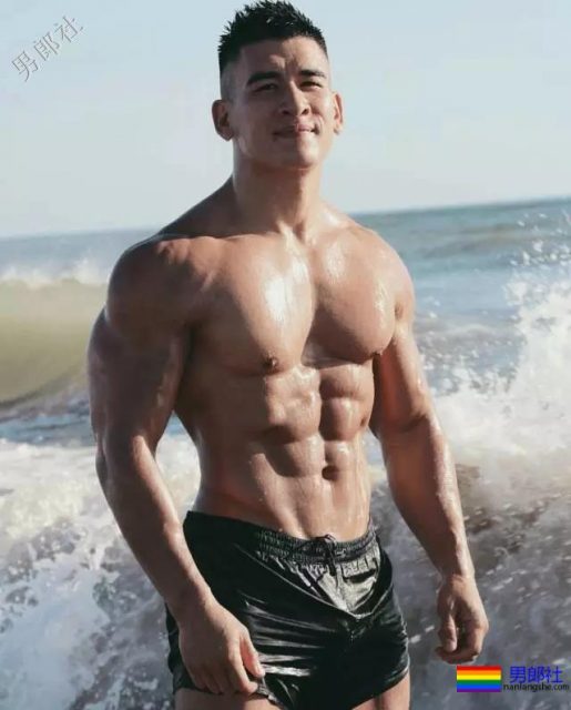 拳击选手前凸后翘，发挥男友力包包突出 - 51虹马