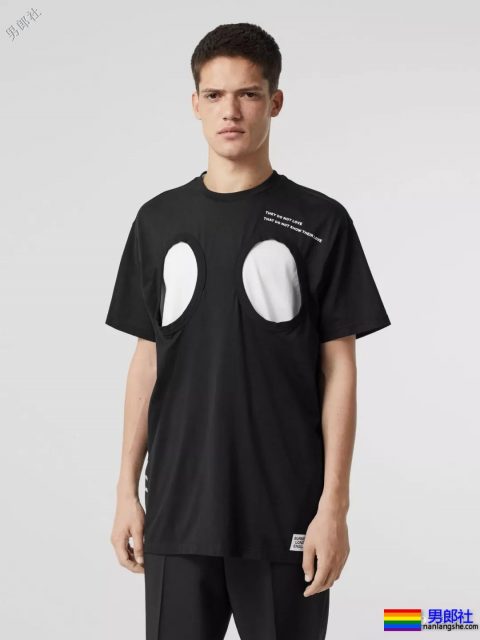 露奶装火遍时装周,6000买一件你敢穿出门吗? - 51虹马 露奶装火遍时装周,6000买一件你敢穿出门吗? - 51虹马