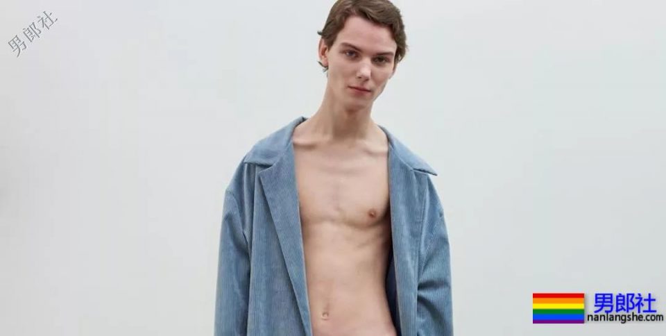 露奶装火遍时装周,6000买一件你敢穿出门吗? - 51虹马 露奶装火遍时装周,6000买一件你敢穿出门吗? - 51虹马