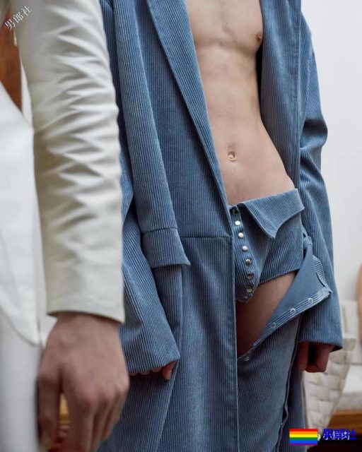 露奶装火遍时装周,6000买一件你敢穿出门吗? - 51虹马 露奶装火遍时装周,6000买一件你敢穿出门吗? - 51虹马