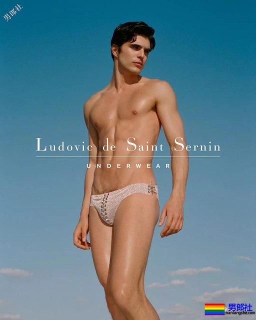 露奶装火遍时装周,6000买一件你敢穿出门吗? - 51虹马 露奶装火遍时装周,6000买一件你敢穿出门吗? - 51虹马