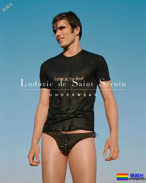 露奶装火遍时装周,6000买一件你敢穿出门吗? - 51虹马 露奶装火遍时装周,6000买一件你敢穿出门吗? - 51虹马