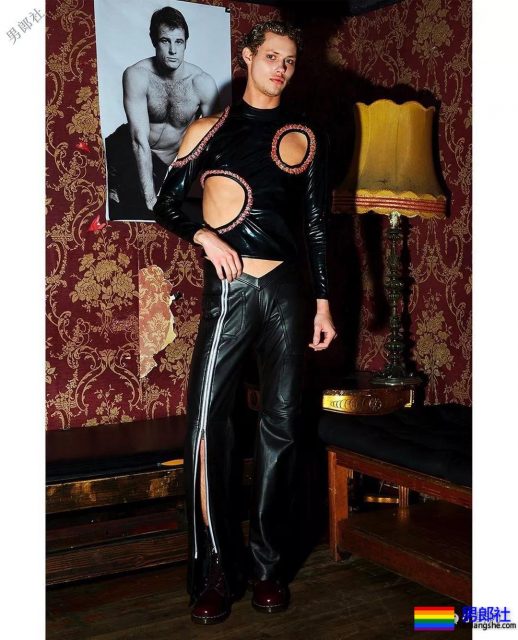 露奶装火遍时装周,6000买一件你敢穿出门吗? - 51虹马 露奶装火遍时装周,6000买一件你敢穿出门吗? - 51虹马