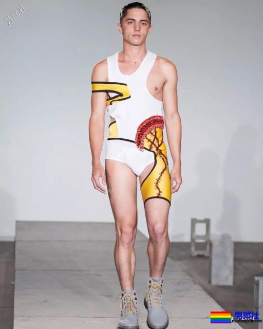 露奶装火遍时装周,6000买一件你敢穿出门吗? - 51虹马 露奶装火遍时装周,6000买一件你敢穿出门吗? - 51虹马