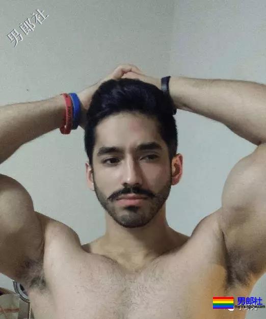 露奶装火遍时装周,6000买一件你敢穿出门吗? - 51虹马 露奶装火遍时装周,6000买一件你敢穿出门吗? - 51虹马