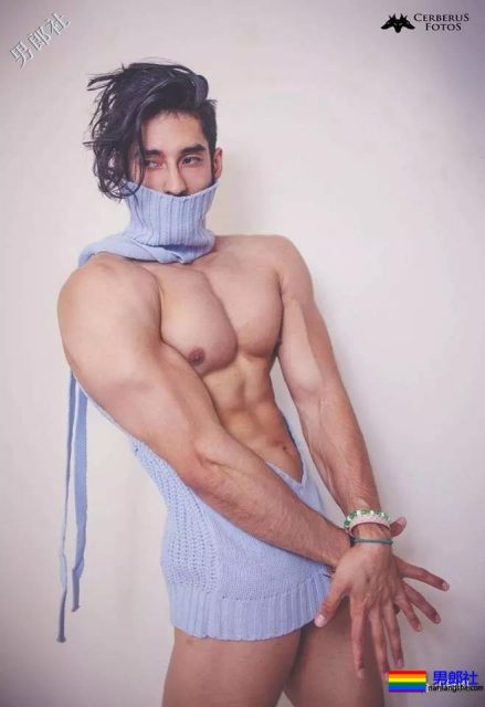 露奶装火遍时装周,6000买一件你敢穿出门吗? - 51虹马 露奶装火遍时装周,6000买一件你敢穿出门吗? - 51虹马