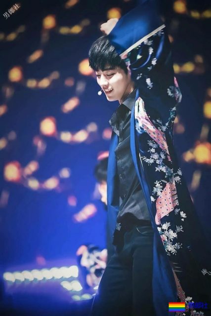 腿是上身两倍!肖战王大陆化身酷跑少年,许魏洲狂撸六块腹肌! - 51虹马 腿是上身两倍!肖战王大陆化身酷跑少年,许魏洲狂撸六块腹肌! - 51虹马