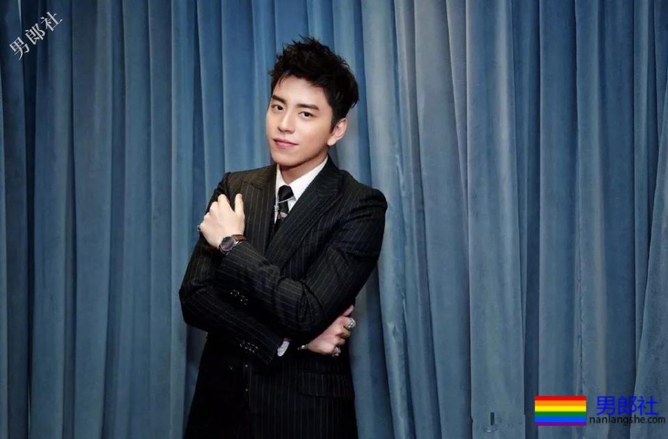 腿是上身两倍!肖战王大陆化身酷跑少年,许魏洲狂撸六块腹肌! - 51虹马 腿是上身两倍!肖战王大陆化身酷跑少年,许魏洲狂撸六块腹肌! - 51虹马