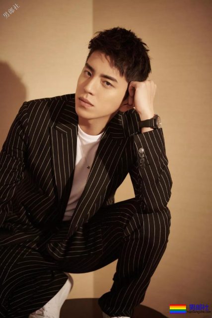 腿是上身两倍!肖战王大陆化身酷跑少年,许魏洲狂撸六块腹肌! - 51虹马 腿是上身两倍!肖战王大陆化身酷跑少年,许魏洲狂撸六块腹肌! - 51虹马