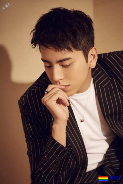 腿是上身两倍!肖战王大陆化身酷跑少年,许魏洲狂撸六块腹肌! - 51虹马 腿是上身两倍!肖战王大陆化身酷跑少年,许魏洲狂撸六块腹肌! - 51虹马