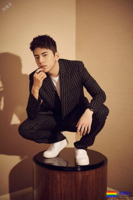 腿是上身两倍!肖战王大陆化身酷跑少年,许魏洲狂撸六块腹肌! - 51虹马 腿是上身两倍!肖战王大陆化身酷跑少年,许魏洲狂撸六块腹肌! - 51虹马