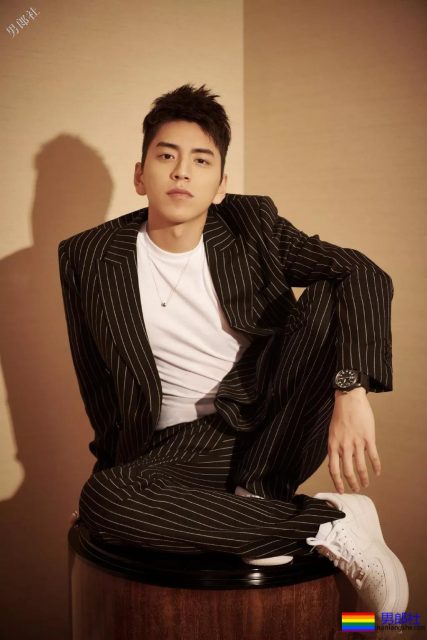 腿是上身两倍!肖战王大陆化身酷跑少年,许魏洲狂撸六块腹肌! - 51虹马 腿是上身两倍!肖战王大陆化身酷跑少年,许魏洲狂撸六块腹肌! - 51虹马