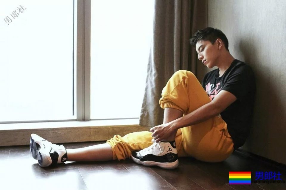 腿是上身两倍!肖战王大陆化身酷跑少年,许魏洲狂撸六块腹肌! - 51虹马 腿是上身两倍!肖战王大陆化身酷跑少年,许魏洲狂撸六块腹肌! - 51虹马