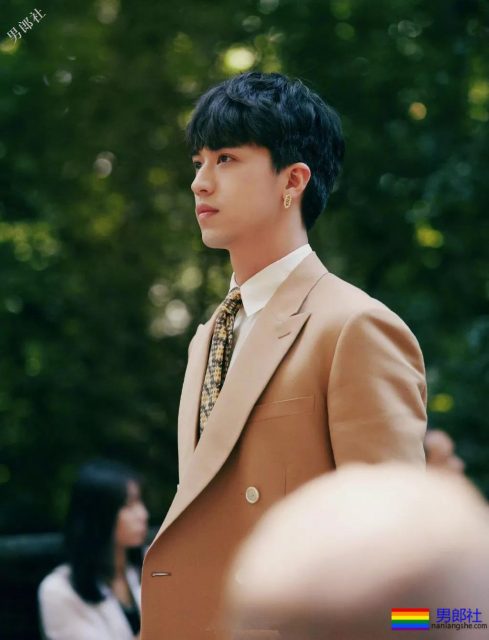 腿是上身两倍!肖战王大陆化身酷跑少年,许魏洲狂撸六块腹肌! - 51虹马 腿是上身两倍!肖战王大陆化身酷跑少年,许魏洲狂撸六块腹肌! - 51虹马