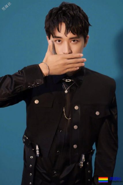 腿是上身两倍!肖战王大陆化身酷跑少年,许魏洲狂撸六块腹肌! - 51虹马 腿是上身两倍!肖战王大陆化身酷跑少年,许魏洲狂撸六块腹肌! - 51虹马