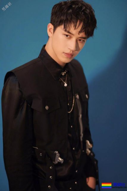 腿是上身两倍!肖战王大陆化身酷跑少年,许魏洲狂撸六块腹肌! - 51虹马 腿是上身两倍!肖战王大陆化身酷跑少年,许魏洲狂撸六块腹肌! - 51虹马