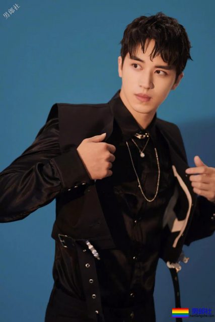 腿是上身两倍!肖战王大陆化身酷跑少年,许魏洲狂撸六块腹肌! - 51虹马 腿是上身两倍!肖战王大陆化身酷跑少年,许魏洲狂撸六块腹肌! - 51虹马