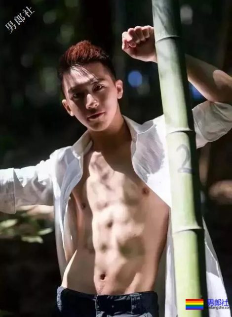 腿是上身两倍!肖战王大陆化身酷跑少年,许魏洲狂撸六块腹肌! - 51虹马 腿是上身两倍!肖战王大陆化身酷跑少年,许魏洲狂撸六块腹肌! - 51虹马