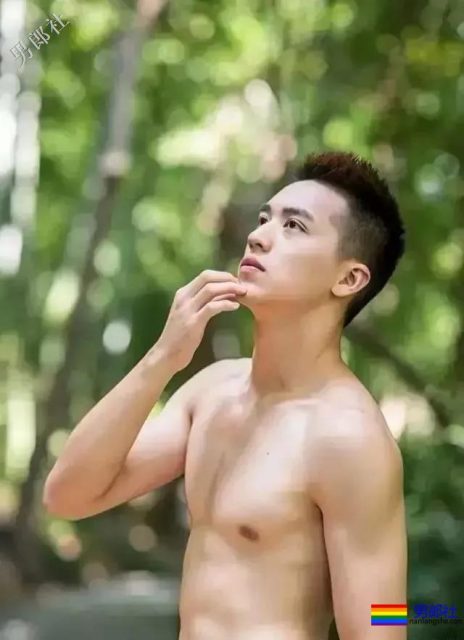 腿是上身两倍!肖战王大陆化身酷跑少年,许魏洲狂撸六块腹肌! - 51虹马 腿是上身两倍!肖战王大陆化身酷跑少年,许魏洲狂撸六块腹肌! - 51虹马