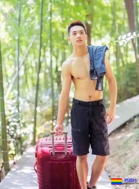 腿是上身两倍!肖战王大陆化身酷跑少年,许魏洲狂撸六块腹肌! - 51虹马 腿是上身两倍!肖战王大陆化身酷跑少年,许魏洲狂撸六块腹肌! - 51虹马