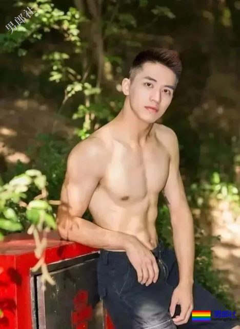 腿是上身两倍!肖战王大陆化身酷跑少年,许魏洲狂撸六块腹肌! - 51虹马 腿是上身两倍!肖战王大陆化身酷跑少年,许魏洲狂撸六块腹肌! - 51虹马