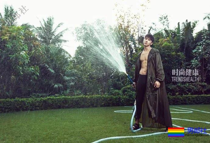 腿是上身两倍!肖战王大陆化身酷跑少年,许魏洲狂撸六块腹肌! - 51虹马 腿是上身两倍!肖战王大陆化身酷跑少年,许魏洲狂撸六块腹肌! - 51虹马