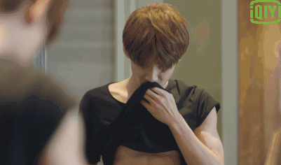 王嘉尔白敬亭兄弟互怼！不适合穿衣服的超A好肉体，我该粉谁？ - 51虹马