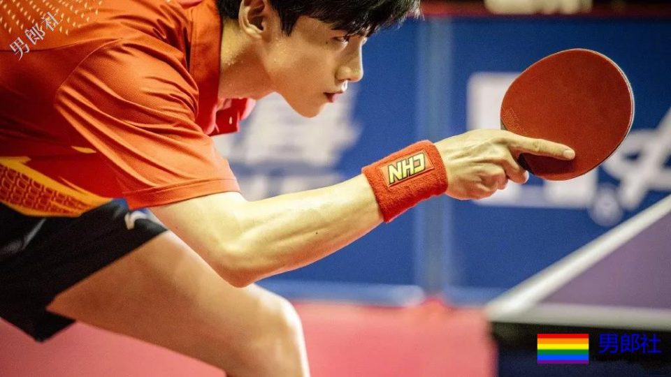 王嘉尔白敬亭兄弟互怼！不适合穿衣服的超A好肉体，我该粉谁？ - 51虹马