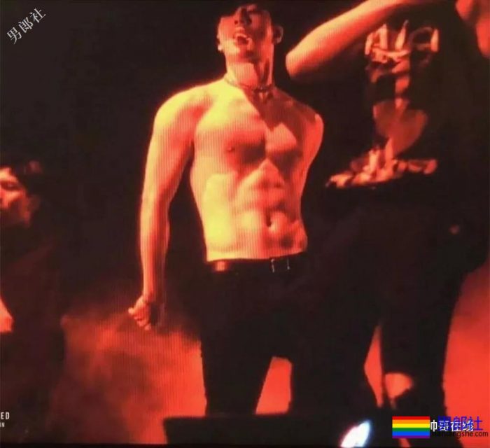 王嘉尔白敬亭兄弟互怼！不适合穿衣服的超A好肉体，我该粉谁？ - 51虹马