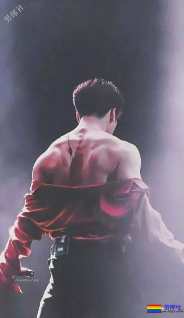 王嘉尔白敬亭兄弟互怼！不适合穿衣服的超A好肉体，我该粉谁？ - 51虹马