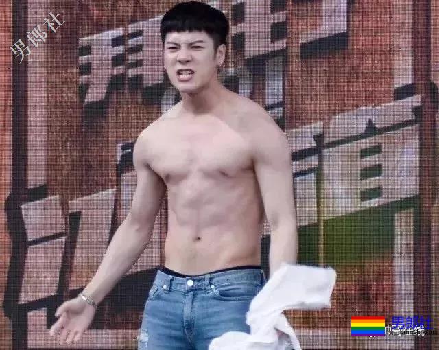 王嘉尔白敬亭兄弟互怼！不适合穿衣服的超A好肉体，我该粉谁？ - 51虹马