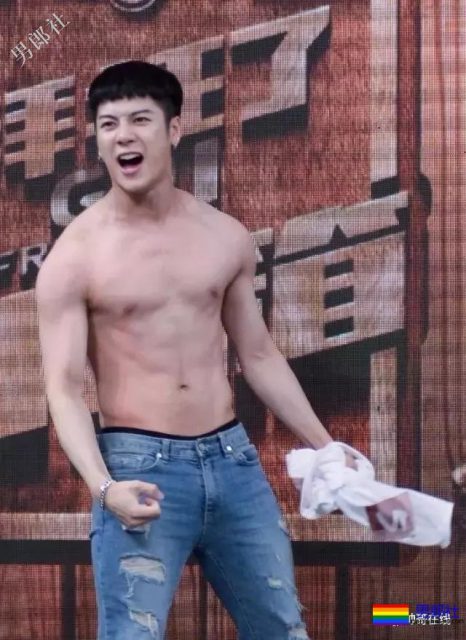 王嘉尔白敬亭兄弟互怼！不适合穿衣服的超A好肉体，我该粉谁？ - 51虹马