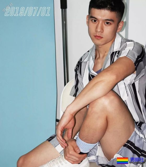 刚毕业就被商家相中拍写真，这颜值太可以了-51虹马