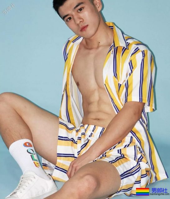 刚毕业就被商家相中拍写真，这颜值太可以了 - 51虹马